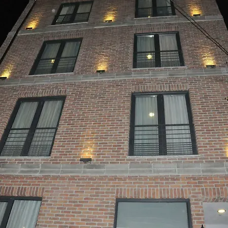 Crux Aparthotel *